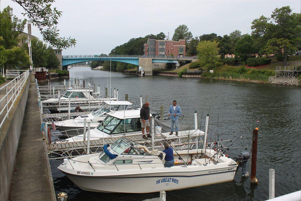 Manistee Inn & Marina Buitenkant foto